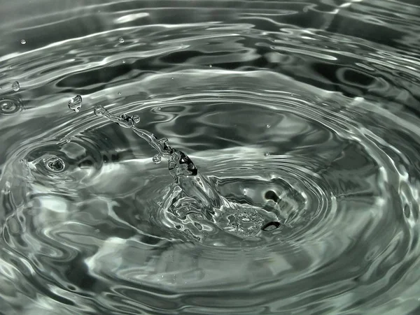 抽象的な水滴の概念的なイメージ — ストック写真