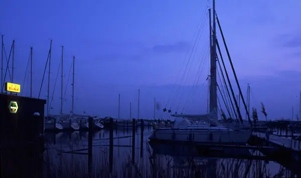 Die Wahre Blaue Stunde Des Segelns — Stockfoto