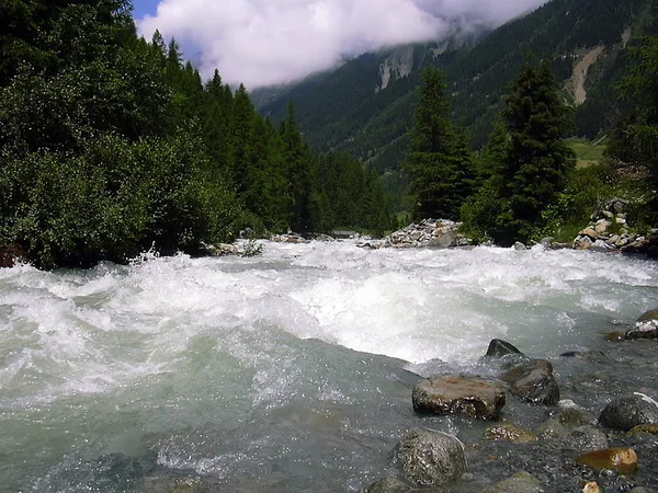 Ruscello Montagna Semola Nella Valle Dell Etztal — Foto Stock