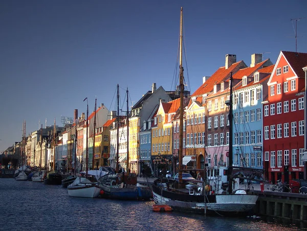 Nyhavn Είναι Copenhagen Πιο Δημοφιλής Περιπάτους Και Δικαστήριο Τροφίμων Φεβρουάριος — Φωτογραφία Αρχείου