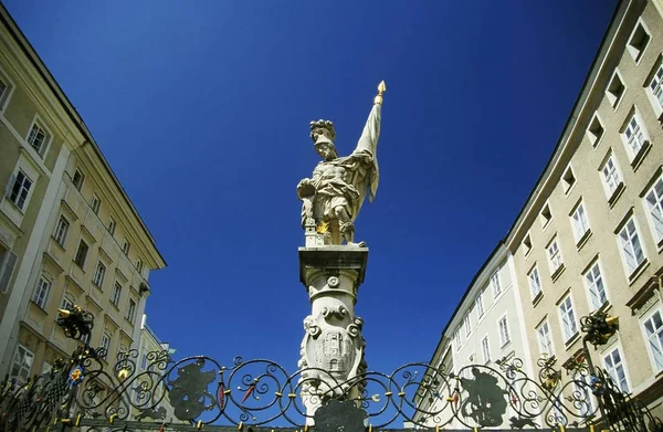 Posąg Placu Katedralnym Salzburgu — Zdjęcie stockowe