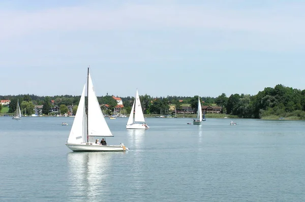 Vitorlázás Chiemsee Tavon — Stock Fotó