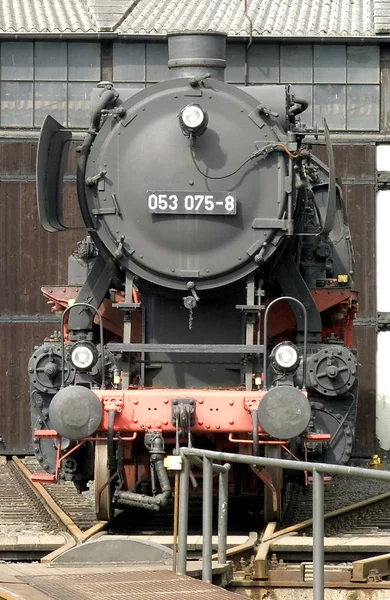 駅の古い蒸気機関車は — ストック写真