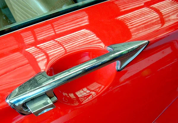 Egy Piros Autó Fényszórójának Közelsége — Stock Fotó