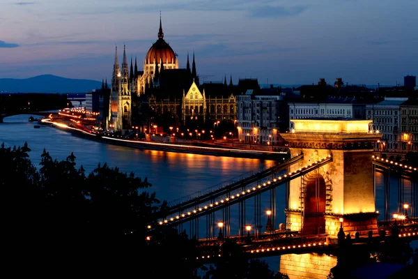 Two Landmarks Budapest Photo Chain Bridge 1849 Built Parliament One — Stock Photo, Image