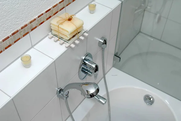 浴室のシャワーヘッド 衛生とバス — ストック写真
