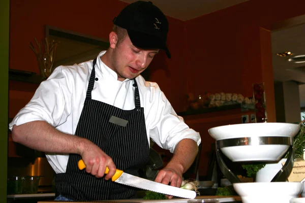 Chef Preparing Sushi Kitchen — Stock Photo, Image