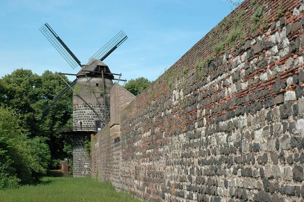 Molino Antiguo Con Murallas Los Zons Ciudad Cerca Düsseldorf —  Fotos de Stock