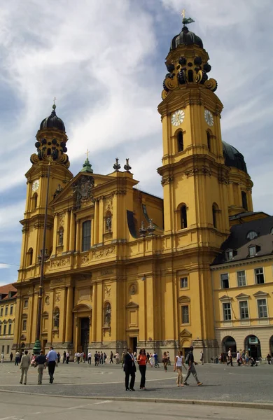 München Die Hauptstadt Bayerns Beherbergt Jahrhunderte Alte Gebäude Und Zahlreiche — Stockfoto