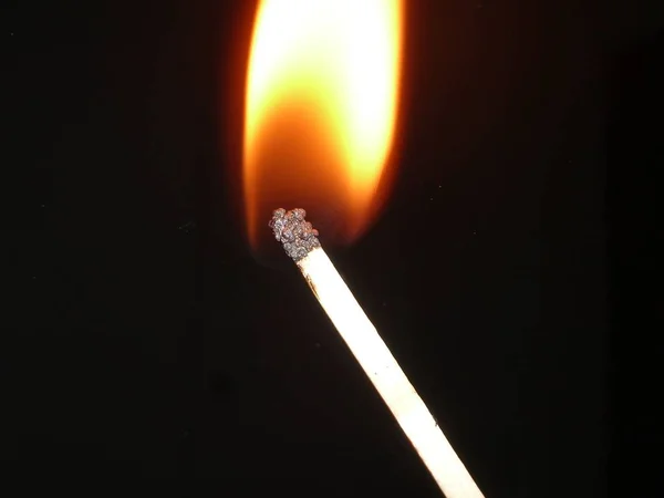 První Světlice Čerstvě Zapálené Zápalky — Stock fotografie