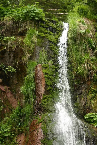 Hermosa Cascada Sobre Fondo Naturaleza —  Fotos de Stock