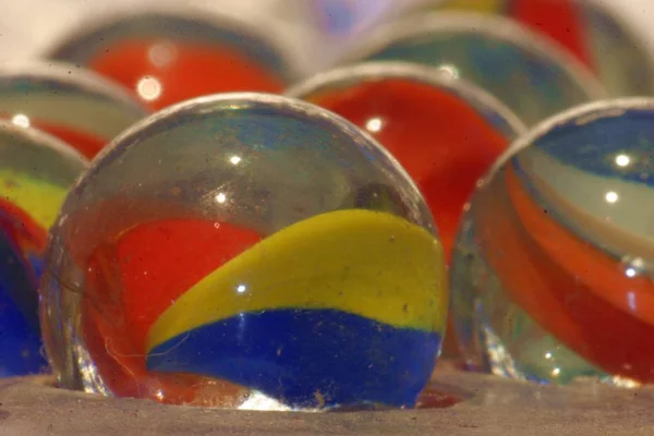 Boules Verre Colorées Sur Plage — Photo