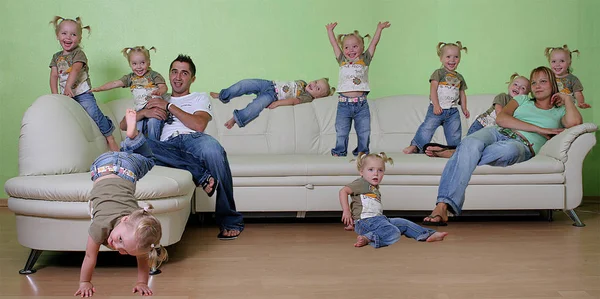 Retrato Uma Família Feliz Conceito Parentesco — Fotografia de Stock