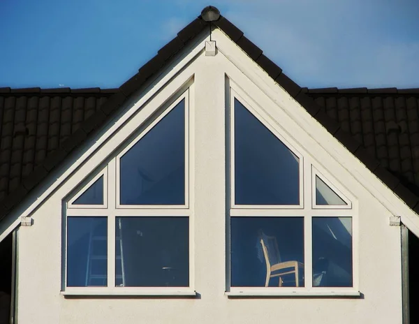Fenster Auf Dem Dach Des Hauses Der Stadt Der Niederlande — Stockfoto