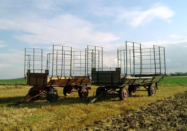 Večeře Abgestelle Erntewagen Cesty — Stock fotografie