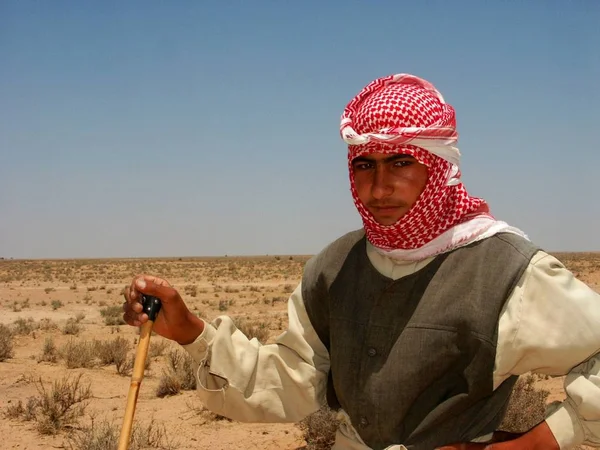 Grote Verantwoordelijkheid Rust Schouders Van Jarige Bedoeïenen — Stockfoto