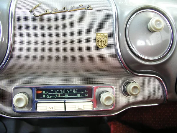 Radio Rétro Sur Vieille Voiture — Photo