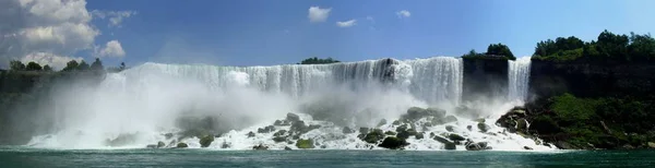 滝と壮大な風景の景色 — ストック写真