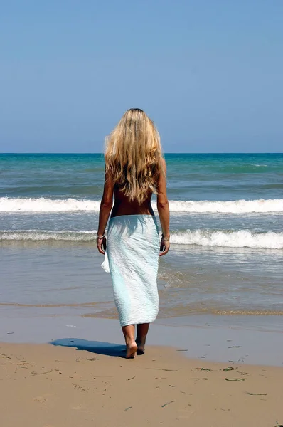 Beautiful Girl White Dress Beach — Stock Photo, Image