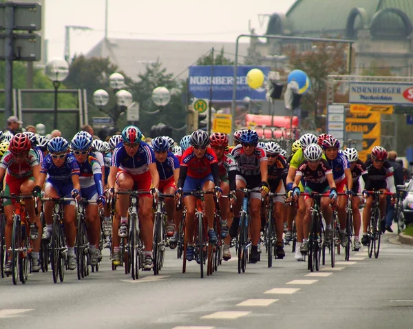 ニュルンベルクで開催された旧市街地自転車競技会で — ストック写真