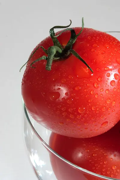 Νωπές Κόκκινες Ώριμες Βιολογικές Ντομάτες — Φωτογραφία Αρχείου