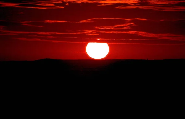 地平線に沈む太陽 — ストック写真
