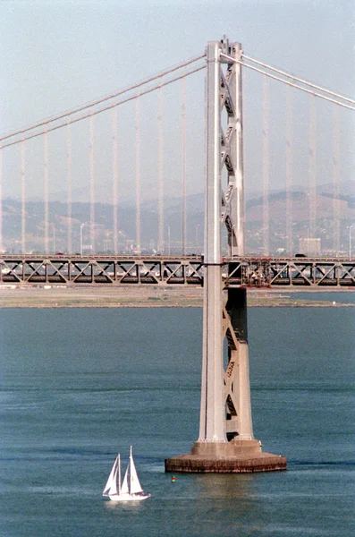 Köprü Mimarisinin Manzarası — Stok fotoğraf