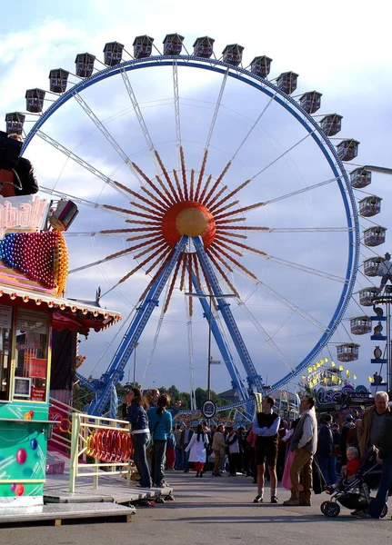 Atração Moderno Parque Diversões — Fotografia de Stock