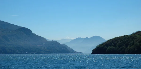 Lago Como Entre Apenas Tais Montanhas — Fotografia de Stock