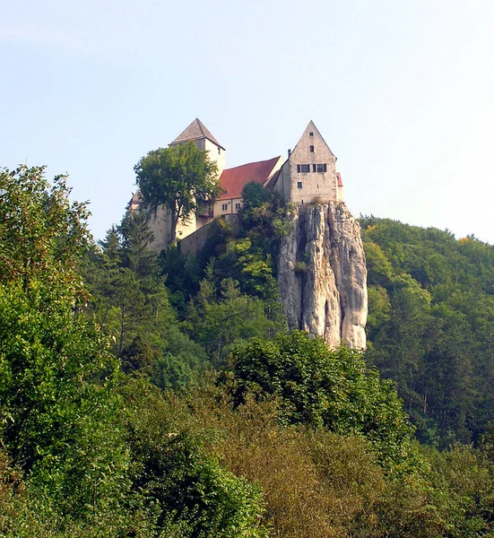 Château Prunn Dresse Sur Rocher Jurassique Escarpé Près Charmant Riedenburg — Photo