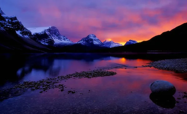 Unos Minutos Antes Del Amanecer —  Fotos de Stock