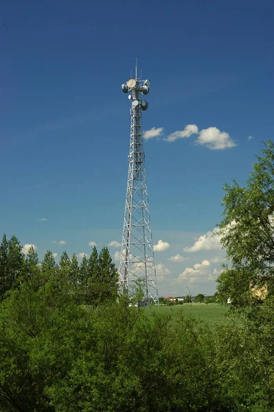 Telecommunicatietoren Met Antenne Blauwe Lucht — Stockfoto