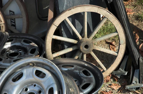 Old Rusty Wheel Car — Stock Photo, Image