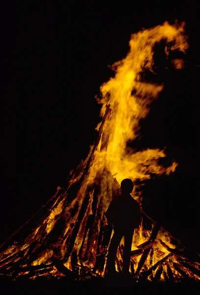 Brinnande Eld Från Röken Från Vulkan Nattscen — Stockfoto