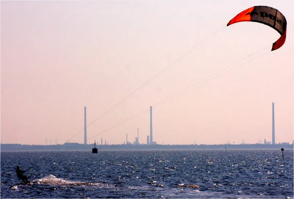 Kitsurfing North Sea – stockfoto