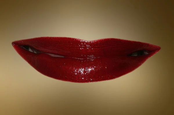 Κόκκινα Χείλη Καρδιά Μαύρο Φόντο — Φωτογραφία Αρχείου
