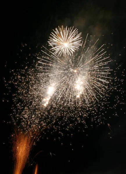 Scintillanti Fuochi Artificio Colorati Cielo — Foto Stock