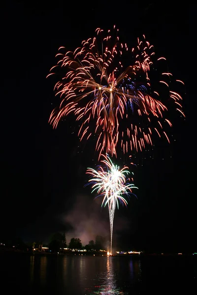 Fuegos Artificiales Cielo Nocturno Pirotecnia — Foto de Stock