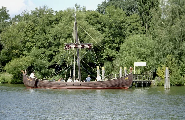 Boot Auf Dem Fluss — Stockfoto