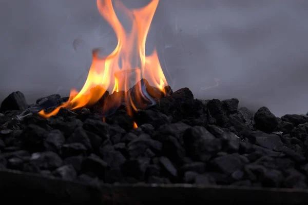 Rote Feuerflamme Lagerfeuer — Stockfoto