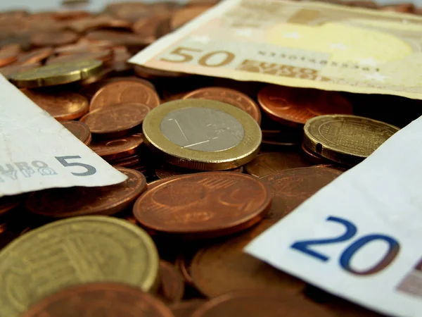 Евро Монеты Банкноты — стоковое фото