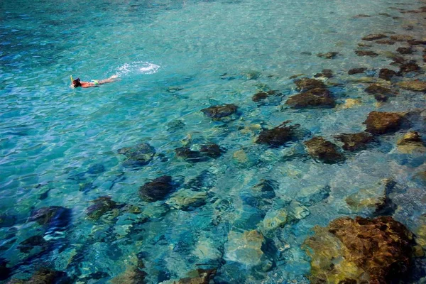 Srail Kuzeyindeki Akdeniz Şnorkelle Yüzmek — Stok fotoğraf