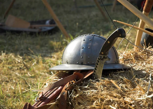 中世の騎士の鎧と兜 — ストック写真