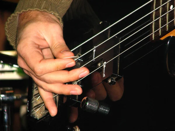 Fingerspiel Auf Dem Bass — Stockfoto