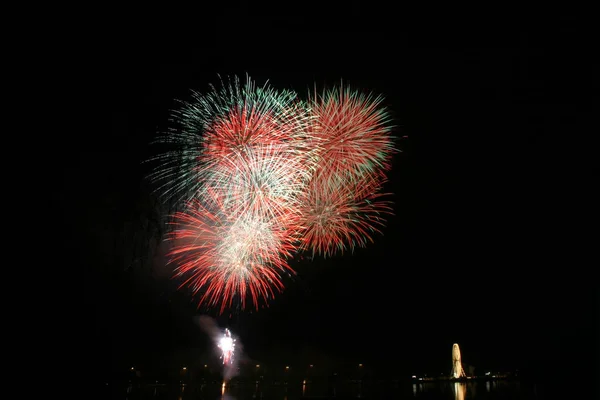 Pyrotechnisch Vuurwerk Nachts Hemel Festivalviering — Stockfoto