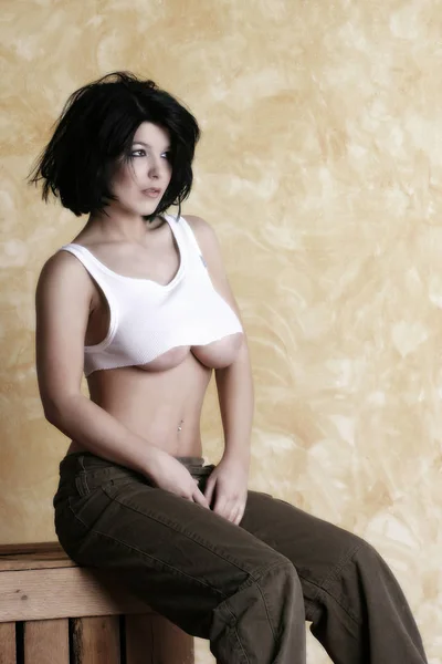 Jonge Vrouw Sexy Ondergoed Zitten Trap — Stockfoto