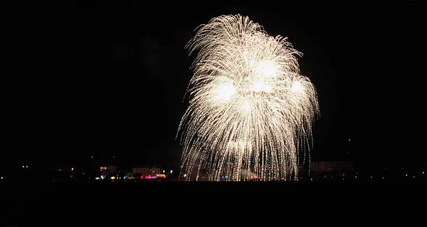 夜空でのカーニバルの花火 お祝い — ストック写真