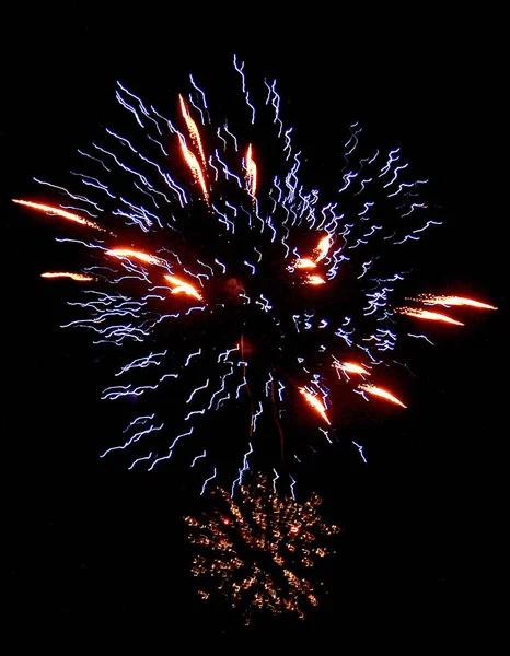 Esplosione Fuochi Artificio Cielo Notturno Festa — Foto Stock