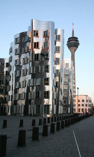 Gehry Huizen Met Düsseldorf Rhine Toren Achtergrond — Stockfoto