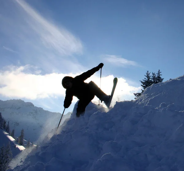 Skifahrer Springt Auf Den Schnee — Stockfoto